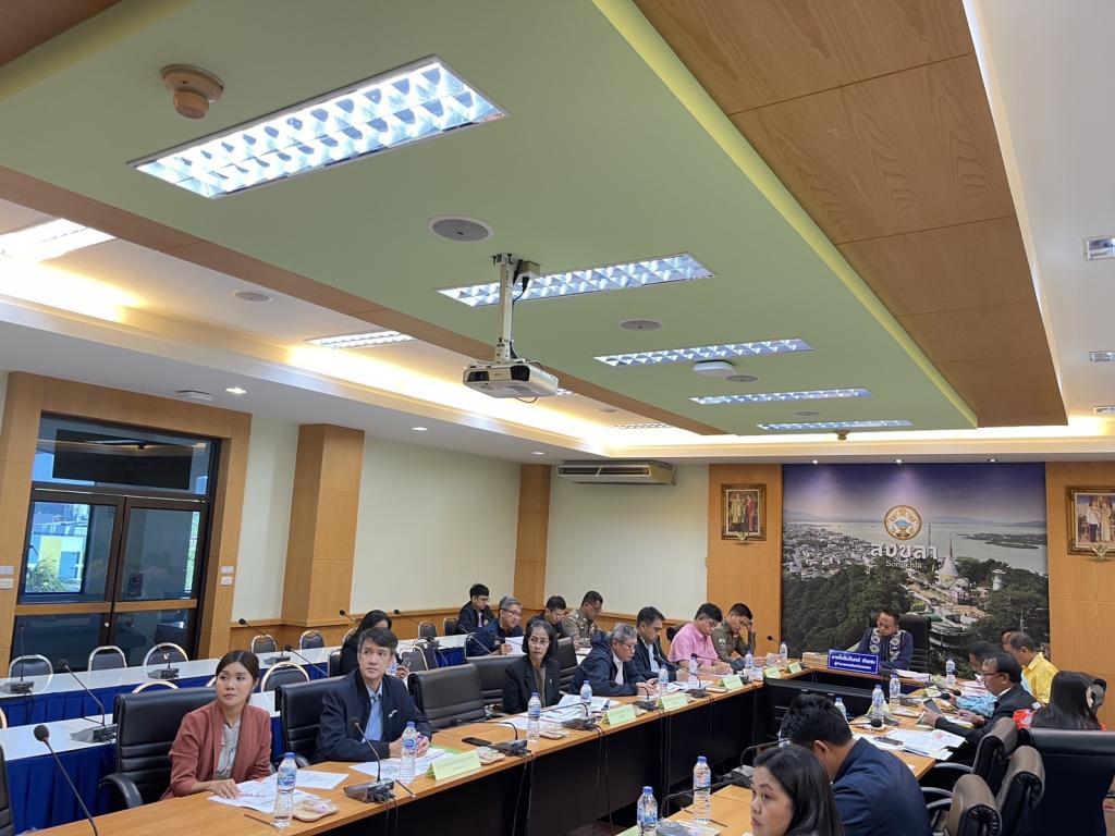 #ประชุมร่วมคณะอนุกรรมาธิการด้านการคลัง ในคณะกรรมาธิการการเศรษฐกิจ การเงิน และการคลัง วุฒิสภา พร้อมด้วยหัวหน้าส่วนราชการ เพื่อติดตามความคืบหน้าของเขตเศรษฐกิจพิเศษชายแดน ผ่านระบบออนไลน์
