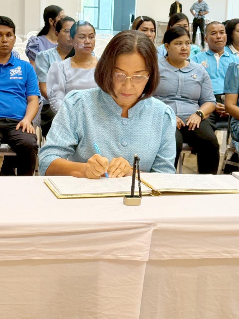DC11ร่วมลงนามถวายพระพร เนื่องในโอกาสโอกาสวันเฉลิมพระชนมพรรษา สมเด็จพระนางเจ้าสิริกิติ์ พระบรมราชินีนาถพระบรมราชชนนีพันปีหลวง 12 สิงหาคม 2568